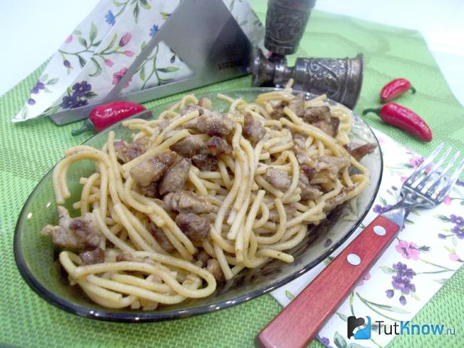 Готовые спагетти с мясом