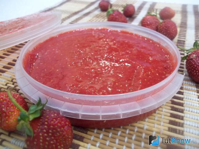 Готовое замороженное клубничное пюре