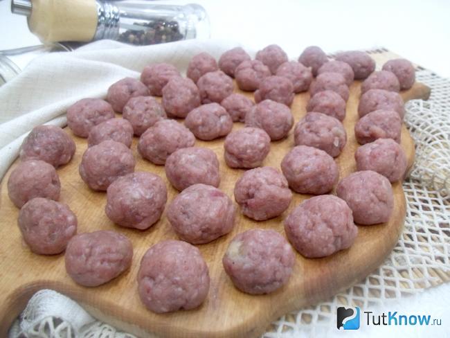 Готовые мясные фрикадельки
