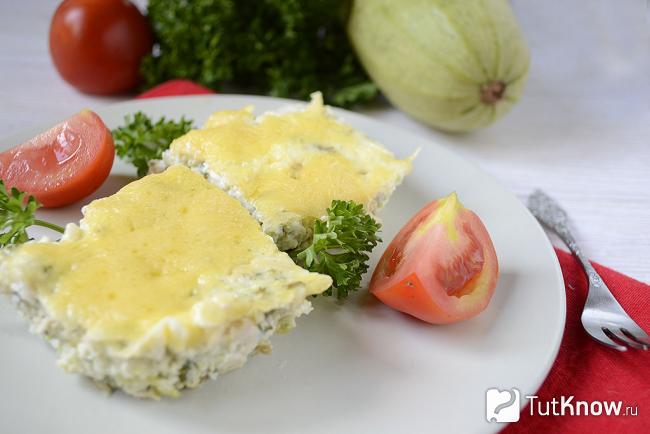Кабачковая запеканка с курицей крупным планом