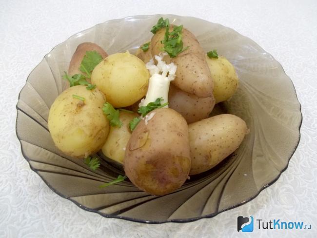 Готовая молодая картошка