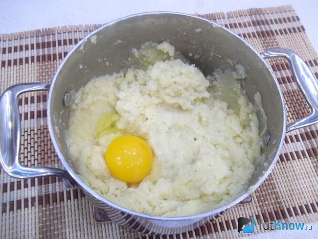 В картофельное пюре добавлено яйцо