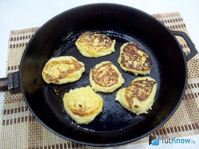 Готовые картофельные оладьи с мукой
