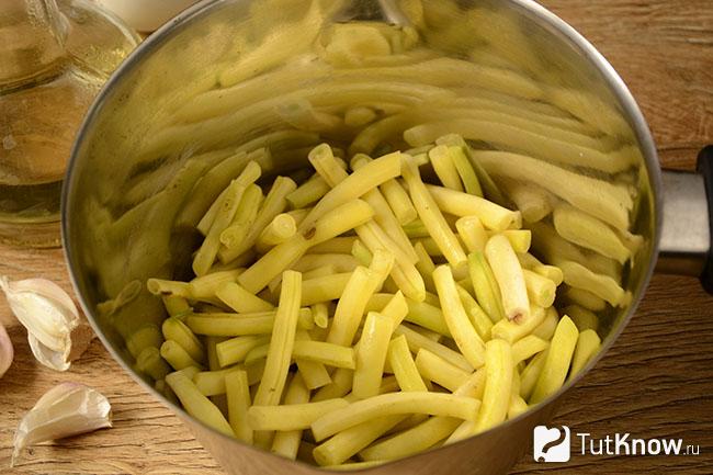 Стручковая фасоль в глубокой миске