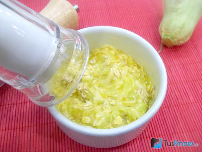 Продукты приправлены солью