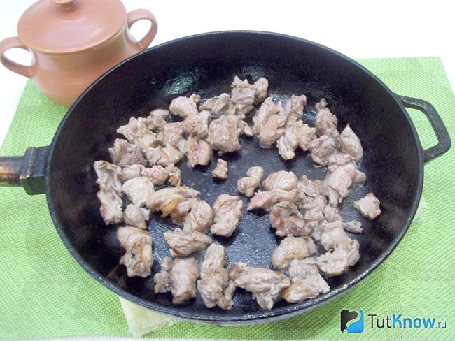 Мясо нарезано и обжарено