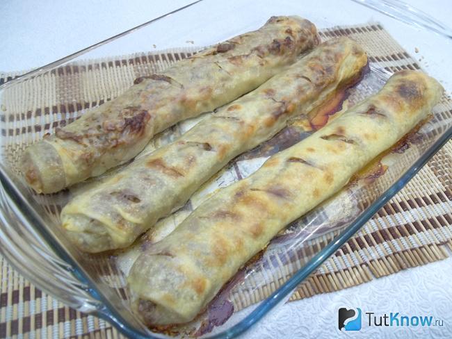 Готовый рулет с мясной начинкой