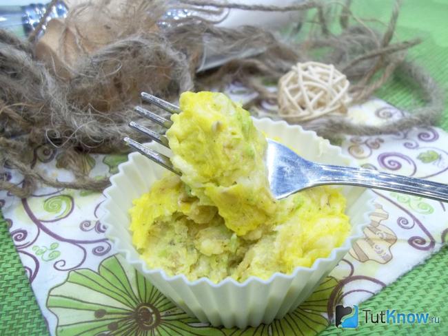 Готовый омлет с овсянкой и кабачком на паровой бане