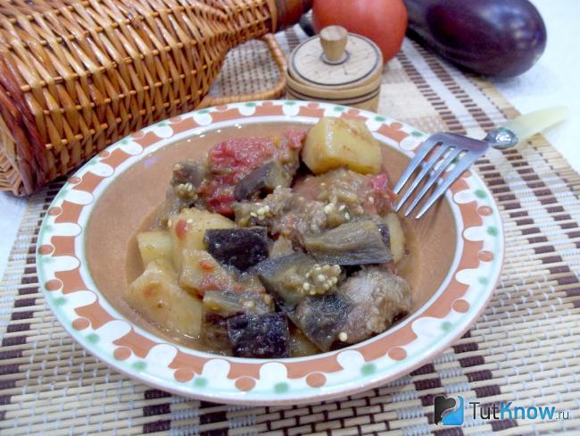 Готовое рагу из баклажанов в мультиварке