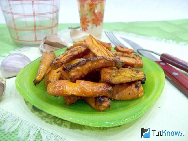 Готовая морковь пряная в духовке