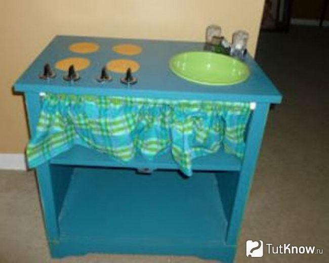 Детская кухня из тумбочки вид спереди