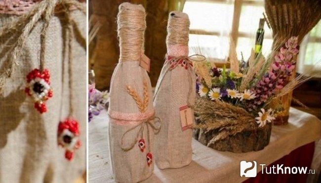 Бутылки обмотаны мешковиной и нитями