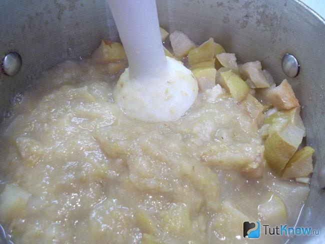 Груши пюрированы блендером
