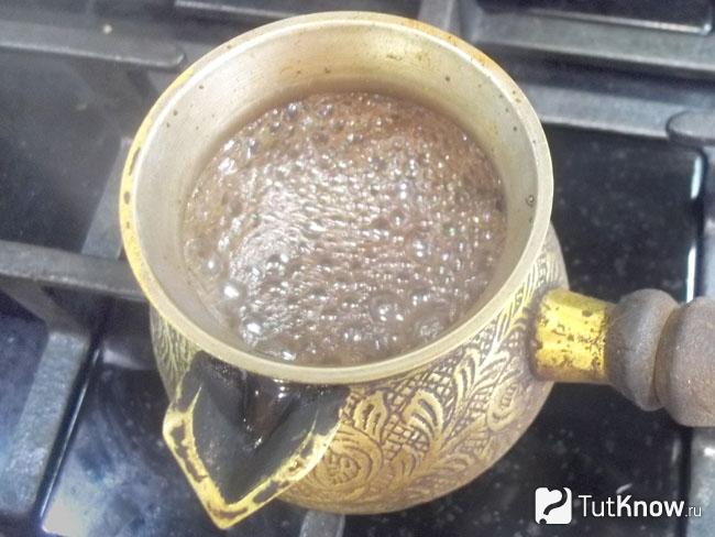 Кофе доведено до кипения третий раз