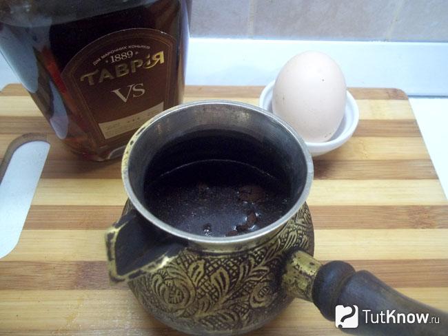 В турку налита вода