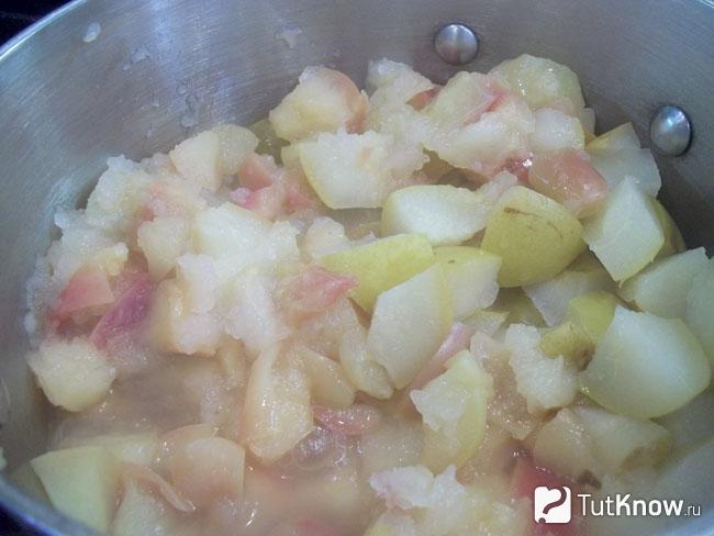Яблоки и груши отварены