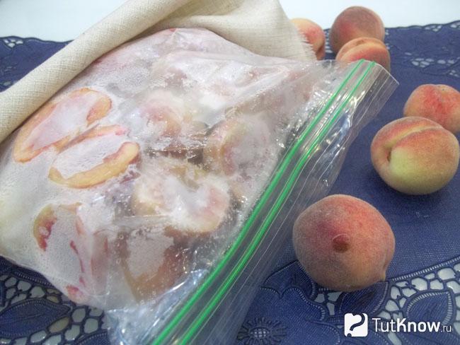 Готовые замороженные персики на зиму