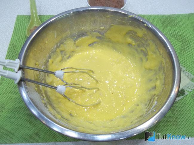 Тесто перемешано миксером