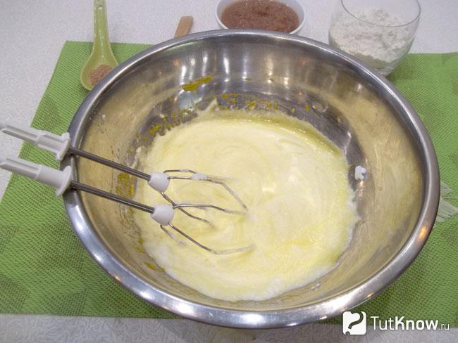 Желтки соединены с белками