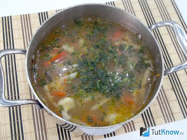 Готовый суп из дичи с овощами