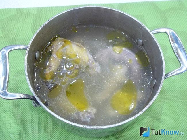 Отварен куриный бульон