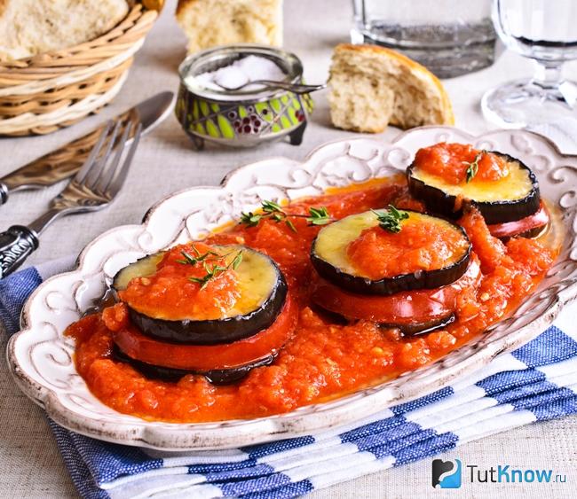 Баклажанная закуска с помидорами