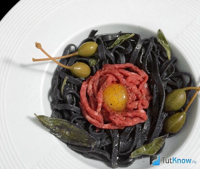 Черная паста с каперсами