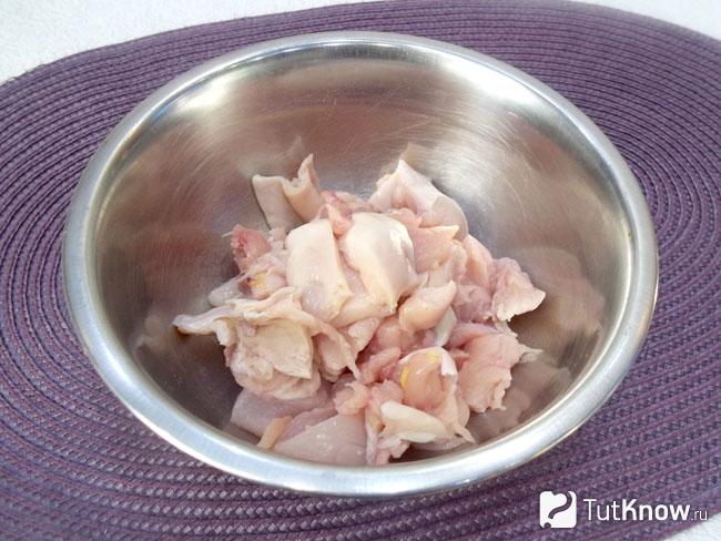 Куриное филе нарезано кусочками