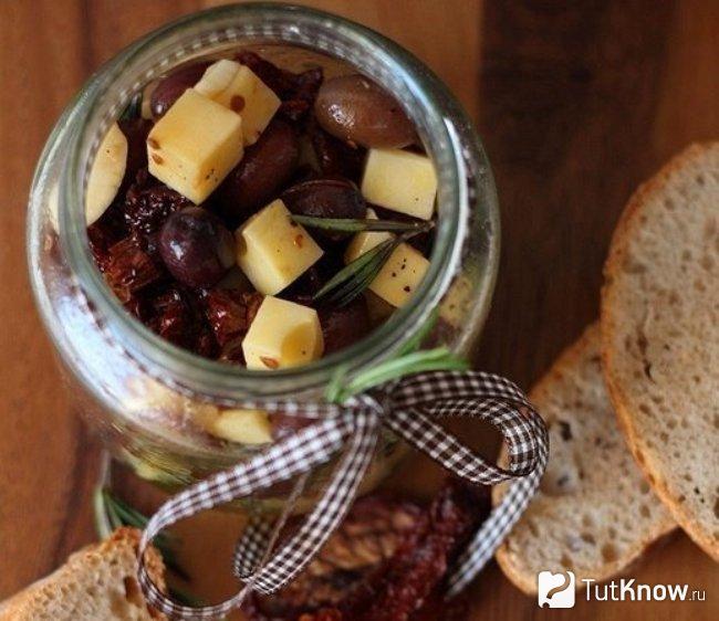 Маринованный сыр Гауда