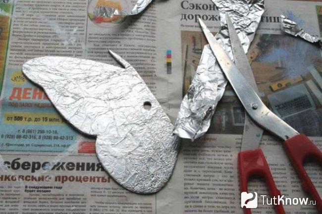 Крыло бабочки из картона и фольги