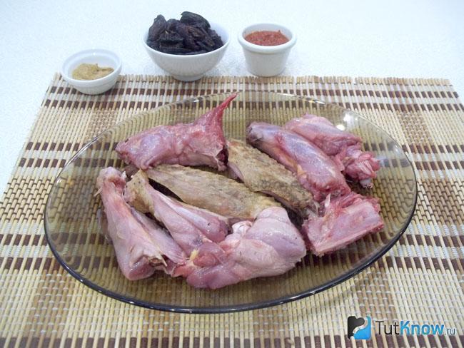 Утка вымыта и нарезана кусочками