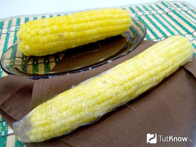 Готовая замороженная кукуруза в початках на зиму
