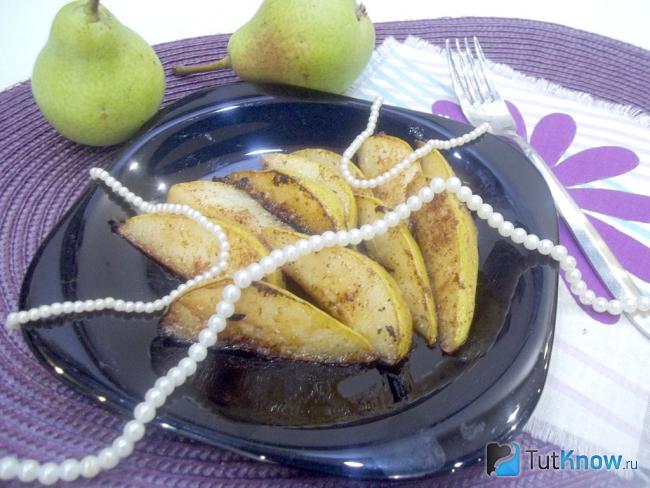 Готовые груши в медовой карамели