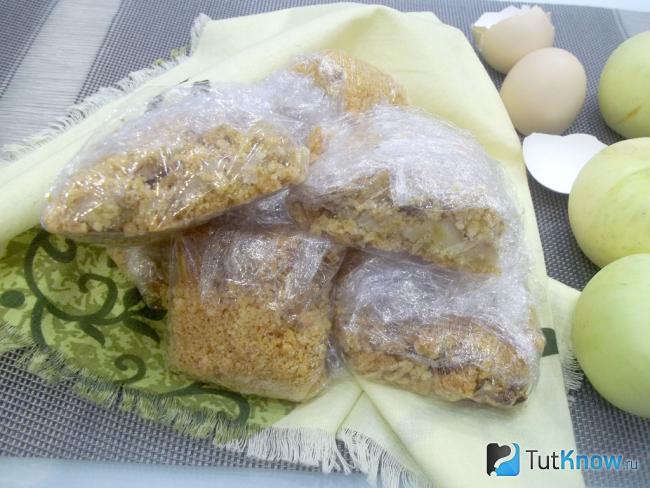 Готовый замороженный песочный пирог с яблоками