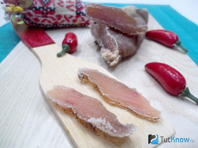 Готовая вяленая куриная грудка в домашних условиях