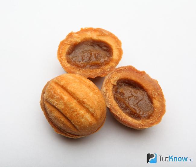 Орешки с варенной сгущенкой