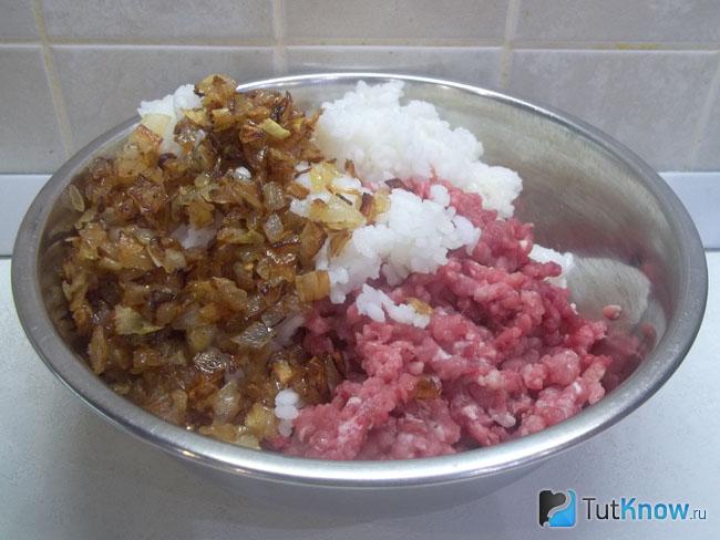 Продукты соединены в миске