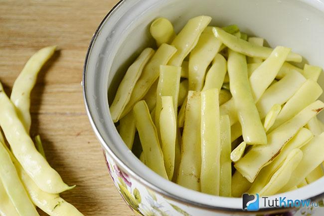 Миска со стручковой фасолью