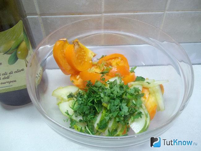 Все продукты сложены в миску