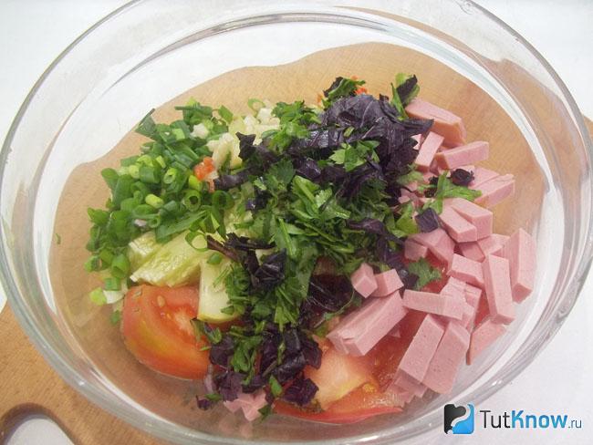 Все продукты сложены в миску