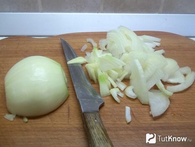 Репчатый лук нашинкован