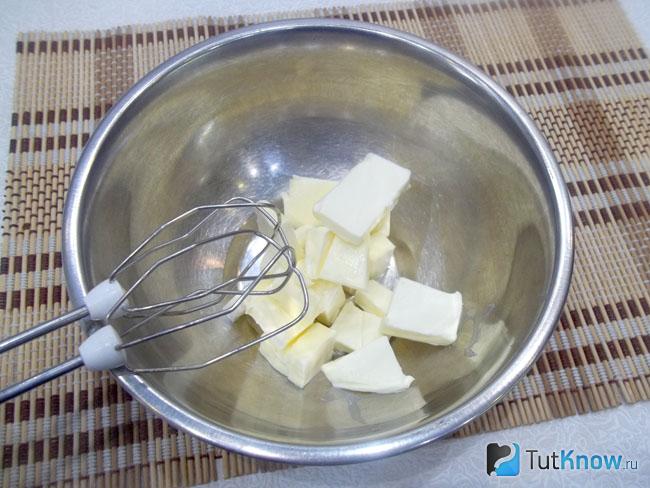 Сливочное масло взбито миксером