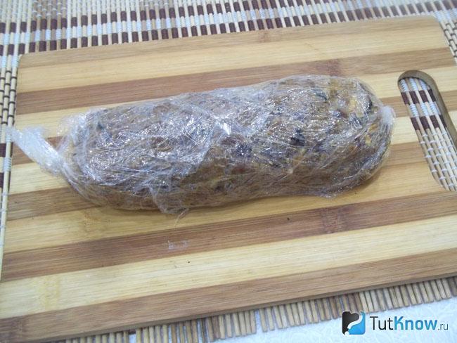 Песочная масса сформирована колбаской