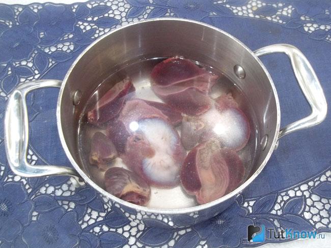 Сердечки и желудки залиты водой