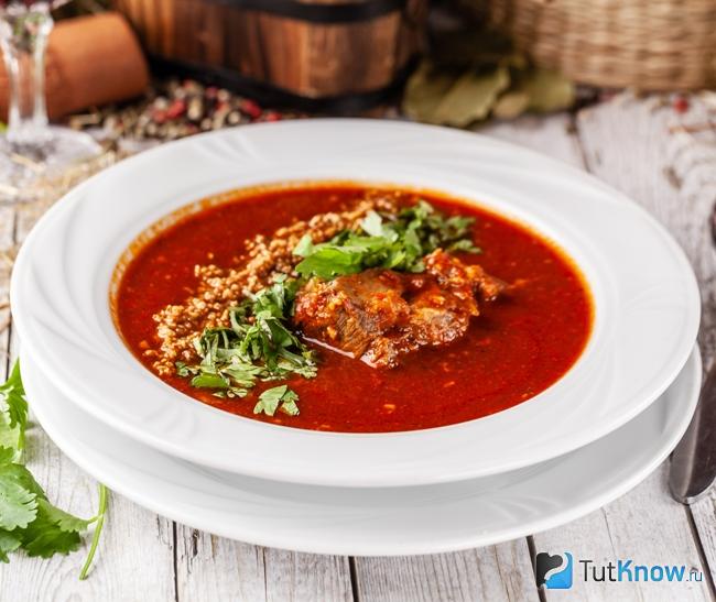 Харчо с соусом сацебели