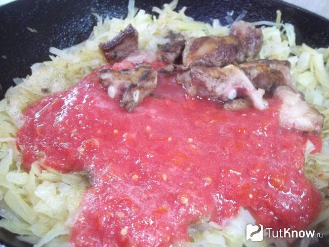 К капусте добавлено мясо
