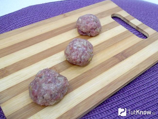 Из фарша сформированы котлеты