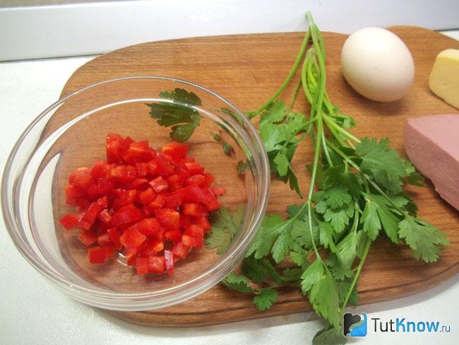 Перец нарезан мелкими кубиками