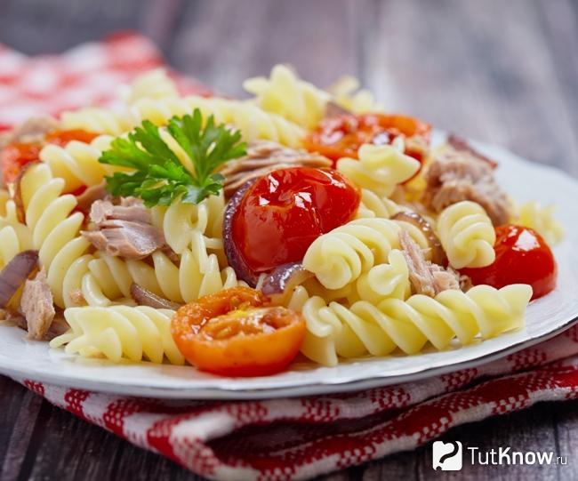 Овощная паста с тунцом