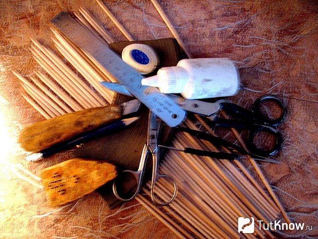 Материалы и инструменты для создания церкви из спичек